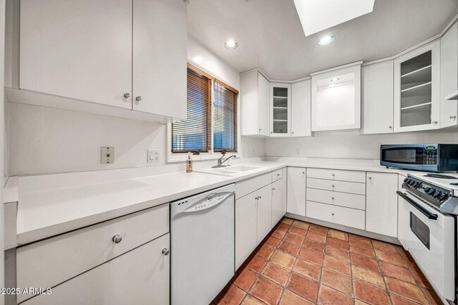 Building Photo - 4531 E Quartz Mountain Rd