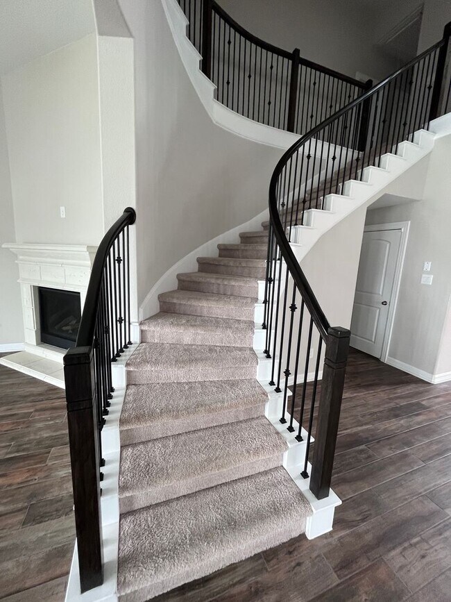 Building Photo - Gorgeous 4-bedroom home!