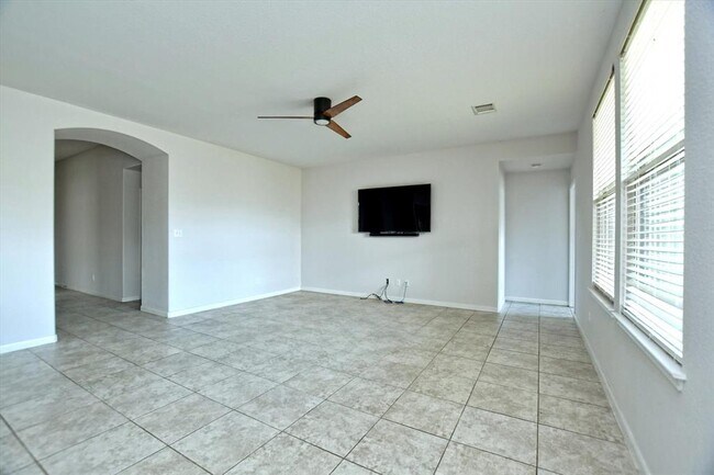 Building Photo - 5671 Corsica Loop