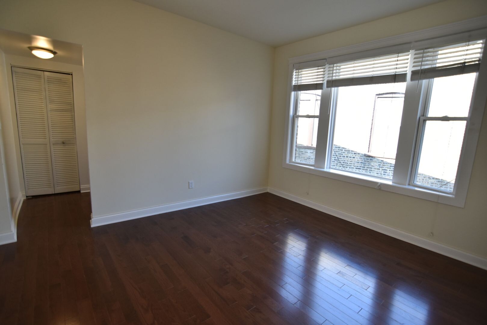 Building Photo - 3802 N Pine Grove Ave