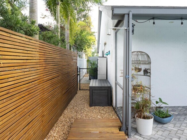 Building Photo - 511 SW 168th Ave