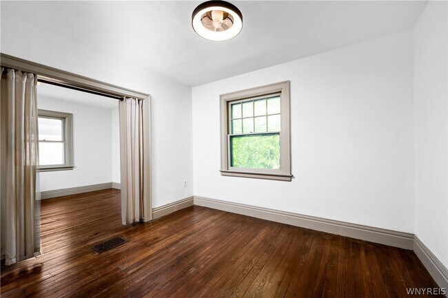 Building Photo - 95 Russell St