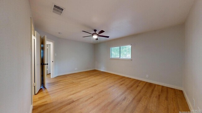Building Photo - 2211 Muddy Peak Dr