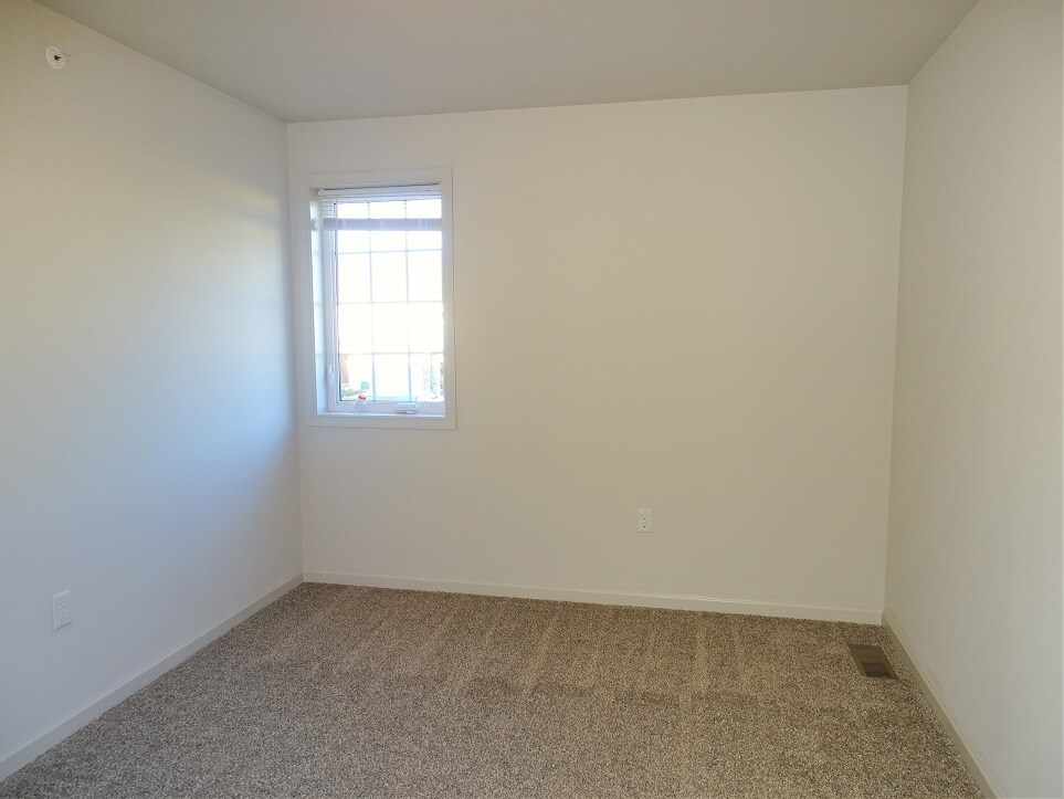 Building Photo - 226 Lakeside Xing