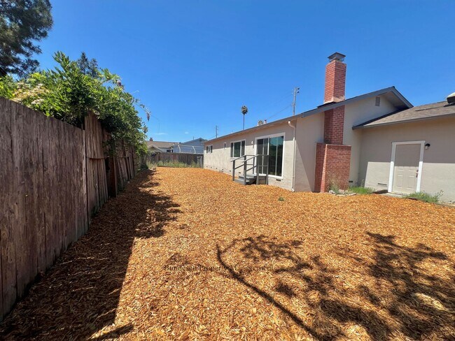 Building Photo - Beautiful fully remodeled 4 bedroom