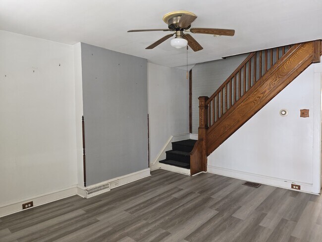 Building Photo - 1251 N 11th St