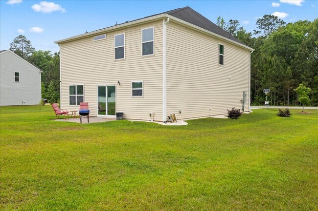 Building Photo - Midway Home