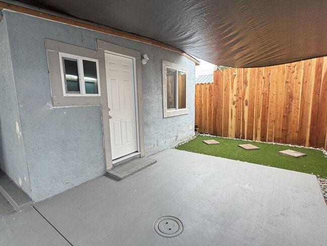 Building Photo - Move in ready -Cute and cozy 1 br house with bonus rooms