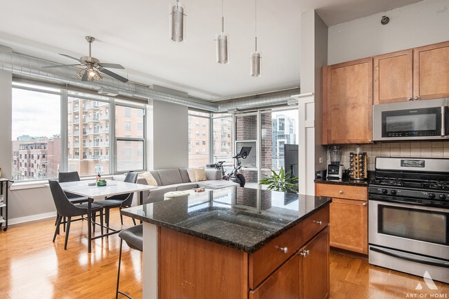 Building Photo - 901 W Madison St