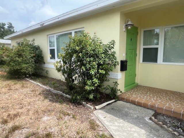 Front door - 5872 40th Ave N