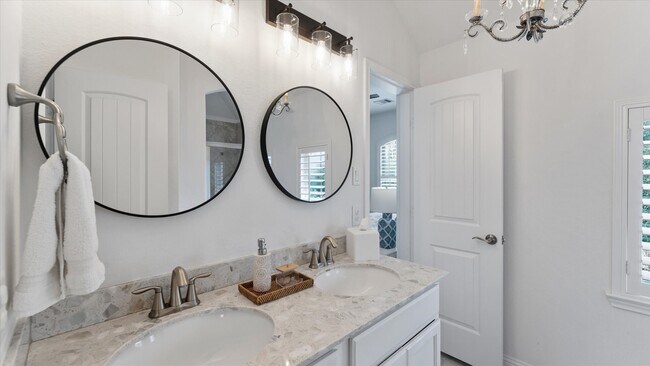 Building Photo - 14 Whispering Thicket Pl