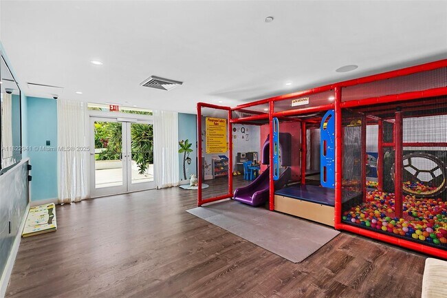 Building Photo - 950 Brickell Bay Dr