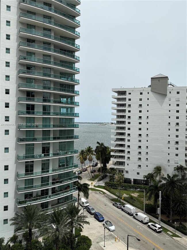 Building Photo - 1300 Brickell Bay Dr
