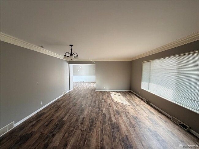 Building Photo - 1080 W Highland Rd