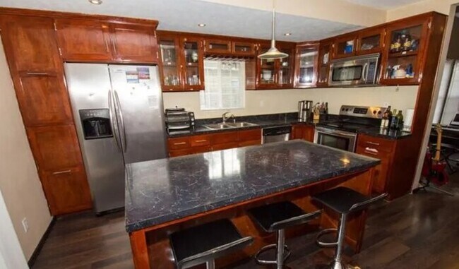 Building Photo - Fully Furnished 3 bed 2 bath home near Notre Dame