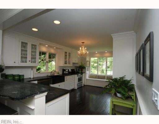 Building Photo - 925 Windsor Rd