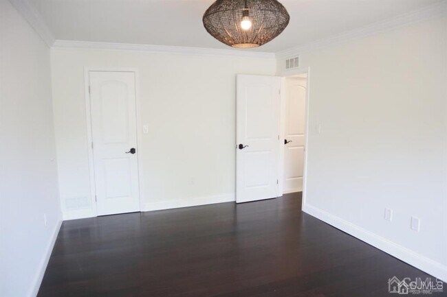 Building Photo - 1306 Commons at Kingswood Dr
