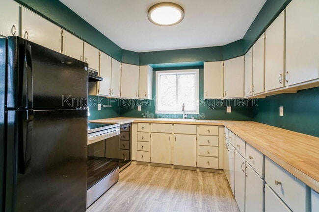 Building Photo - 4906 SE 108th Ave