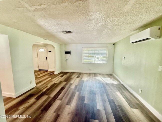 Building Photo - 7841 Eaton Ave