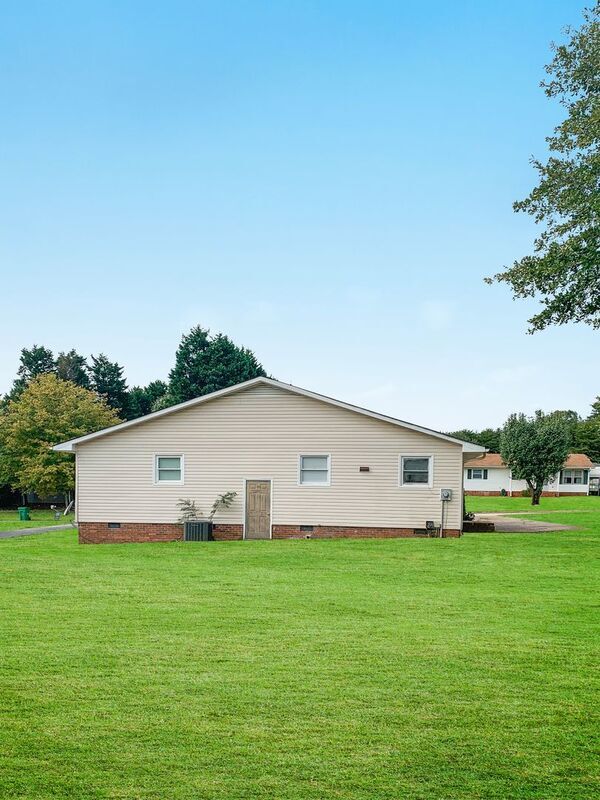 Building Photo - 22 Ford Dr