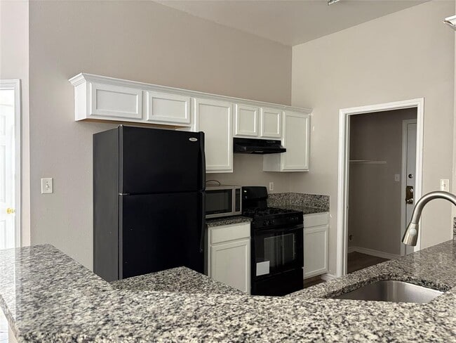 Building Photo - 2405 Wisteria Way