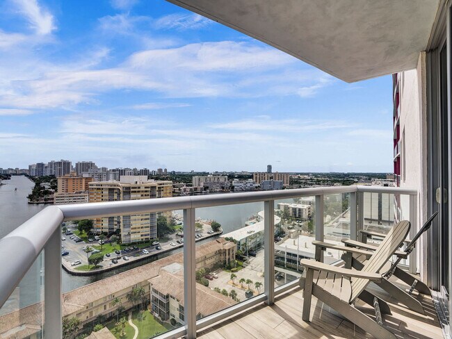 Building Photo - 2602 E Hallandale Beach Blvd