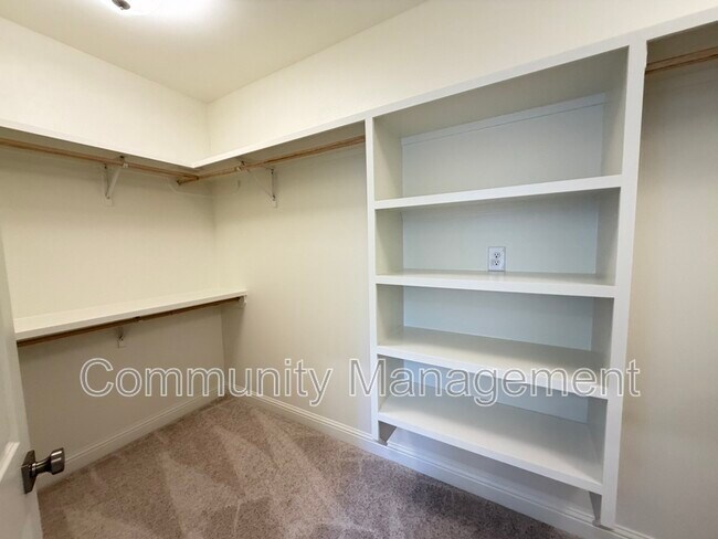 Building Photo - 3696 Waterbury Ave