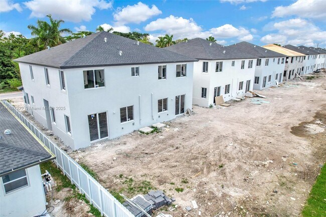 Building Photo - 22555 SW 125th Ave