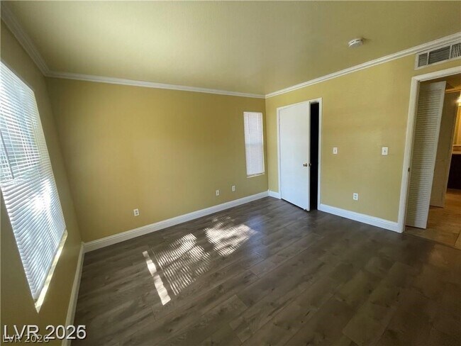 Building Photo - 1150 N Buffalo Dr