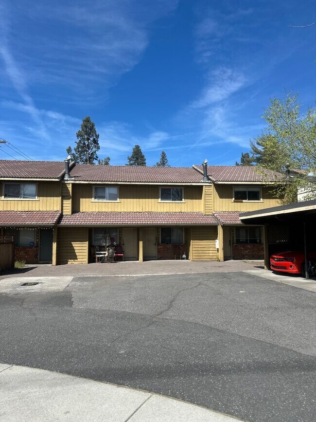 Building Photo - 102108-CLEV-00