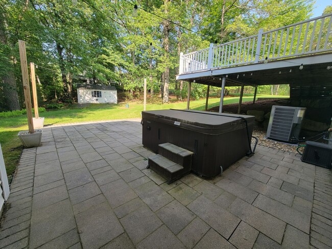 Building Photo - Beautiful Single-Family Home Litchfield NH for Rent