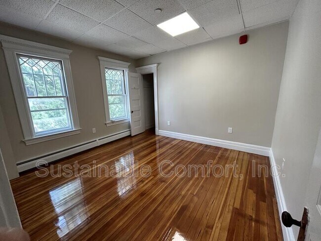 Building Photo - 16 Roxbury St