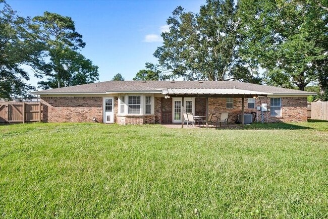 Building Photo - 2315 Robert Dr
