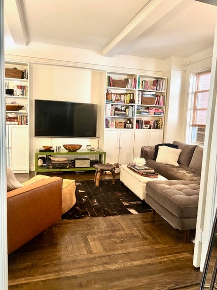 Building Photo - 241 W 97th St