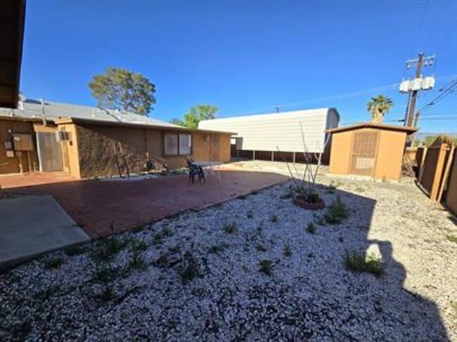 Building Photo - Spacious 3 bedroom/ 2 bath home with R/V parking