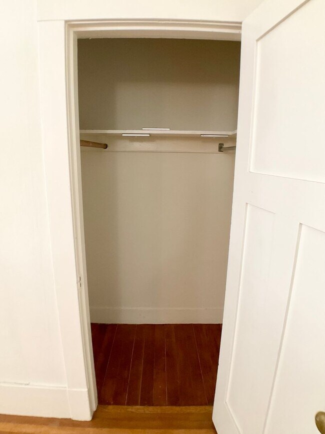 Building Photo - LARGE 3BR In Pac Heights. In-Unit Laundry!...