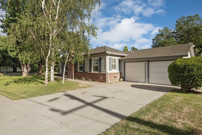 Building Photo - FREE JULY RENT SPECIAL! Beautiful 4 Bed/2 ...