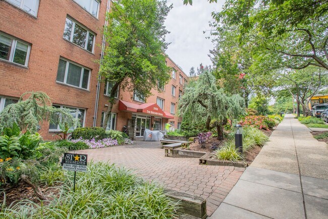 Building Photo - Spacious 1 BR/1BA Condo in Glover Park!