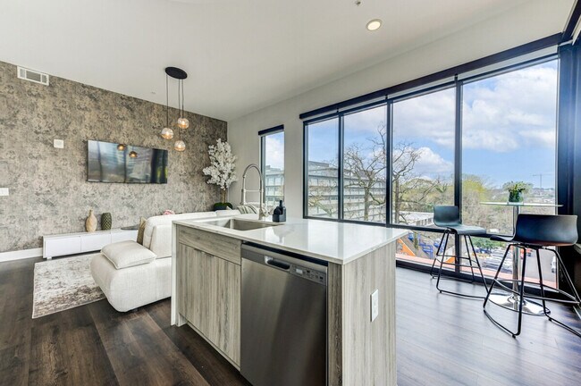 Building Photo - 1075 Peachtree Rd