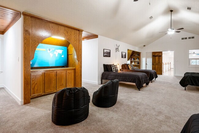 Building Photo - 29 Dean Rd SE