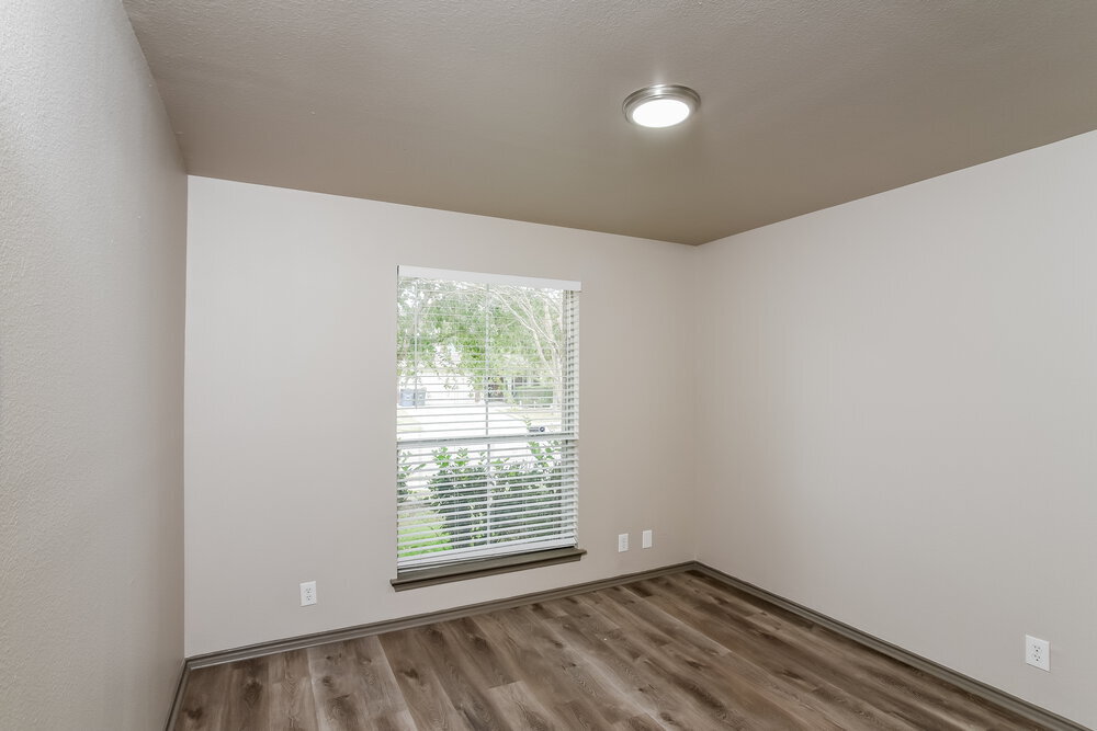 Building Photo - 316 Hummingbird Dr