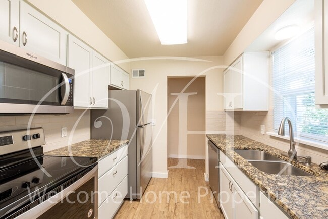 Building Photo - Remodeled Single-Family Home Close to Whitman College