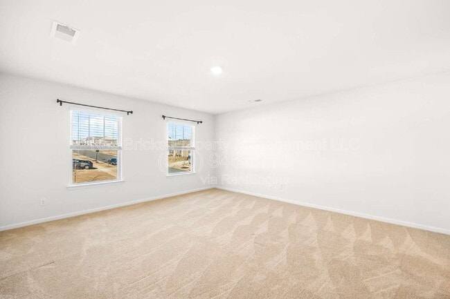 Building Photo - 4015 Meadow Green Dr
