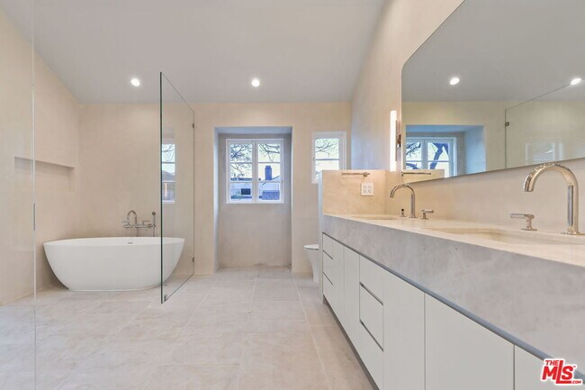 Building Photo - 17620 Camino De Yatasto