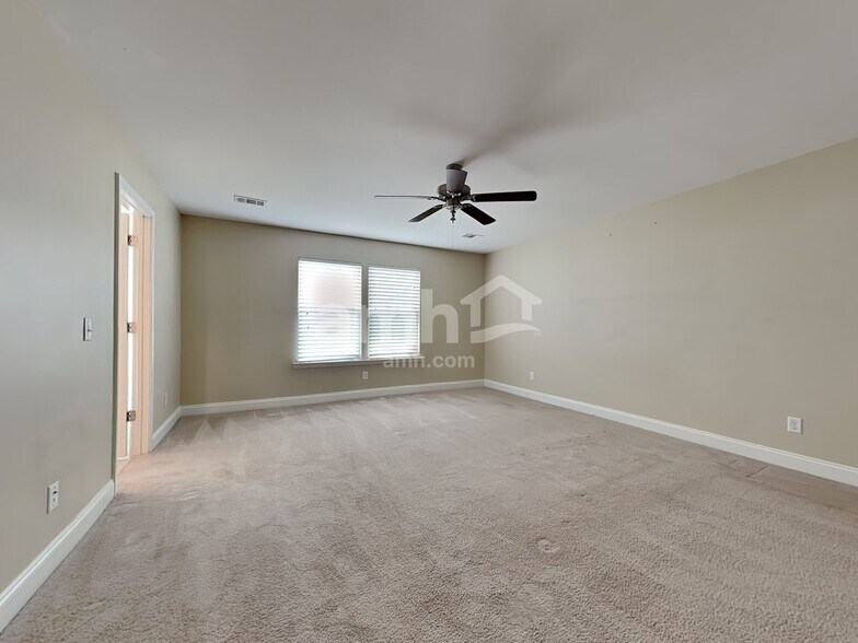 Building Photo - 306 Crabapple Cir