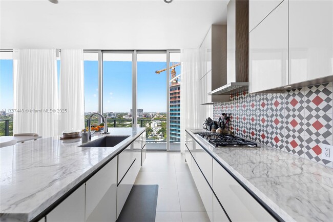 Building Photo - 2669 S Bayshore Dr