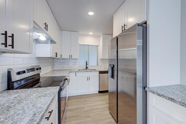 Building Photo - 5209 Purple Sage Dr