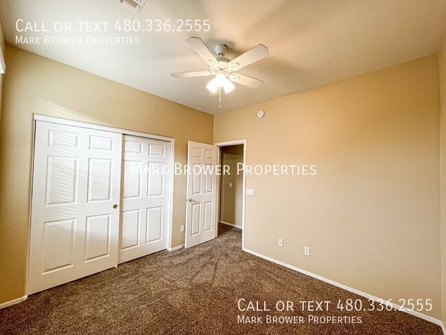 Building Photo - 3026 E Kingbird Pl