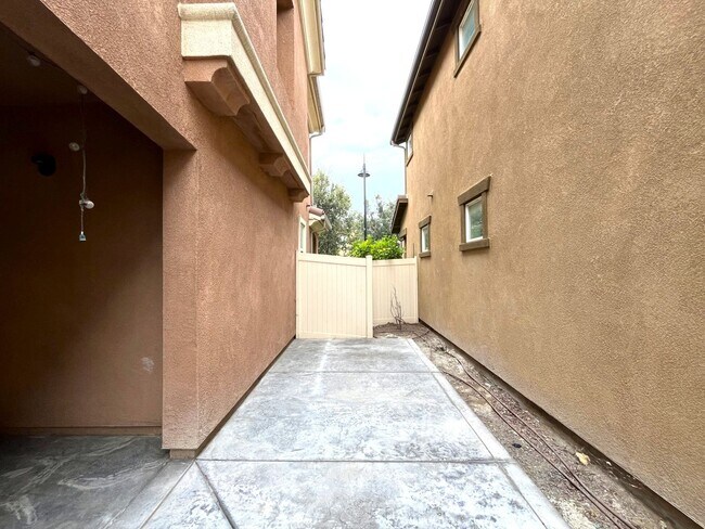 Building Photo - 14601 Serenade Dr