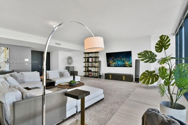 Building Photo - 1000 Biscayne Blvd